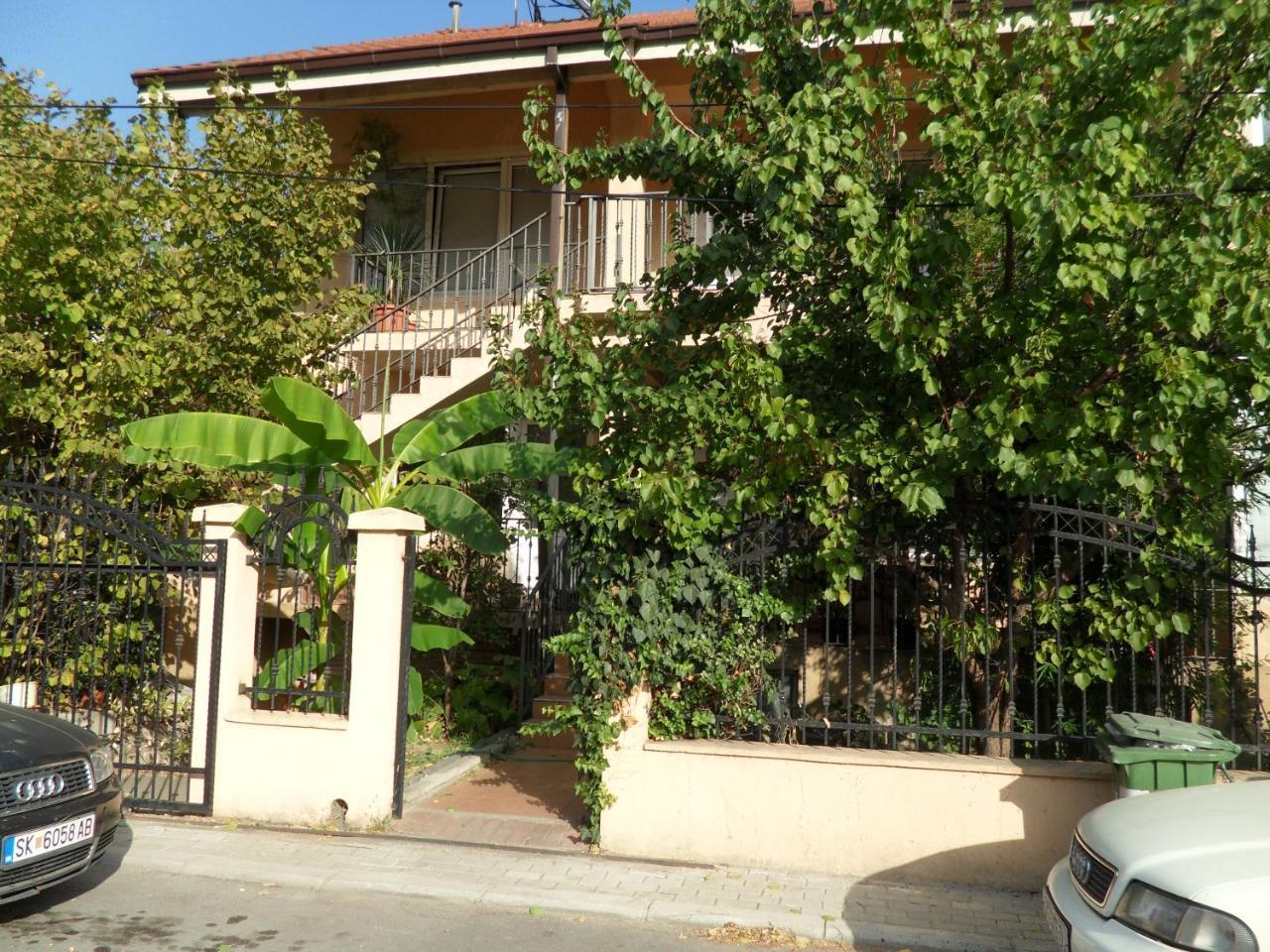 Misko'S Guest House Skopje Exteriör bild